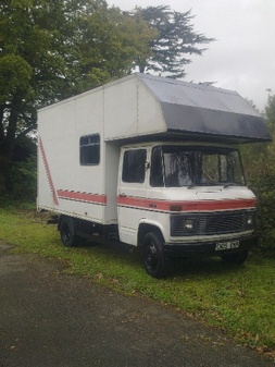 Horsebox, Carries 2 stalls C Reg with Living - Surrey                                               